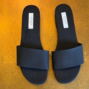 STEVEN New York Navy Textured Slip-On